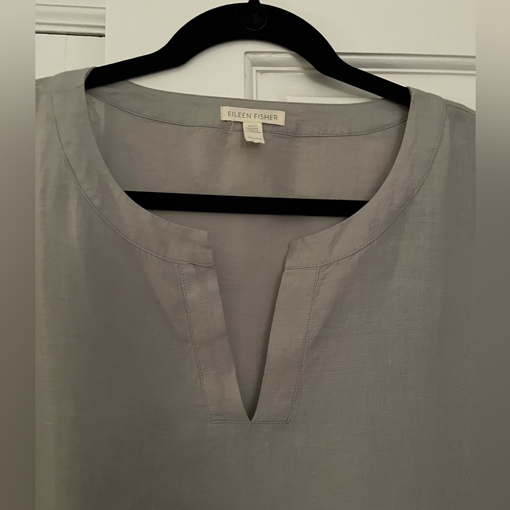 Minimalist light gray/taupe tunic/dress.  Simple and chic!  3/4 sleeves.